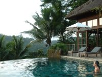 BALIjuliepool2